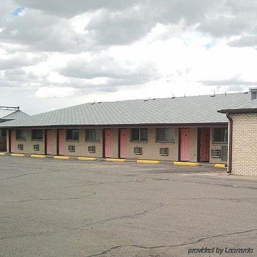 Country Manor Motel Watkins Bagian luar foto