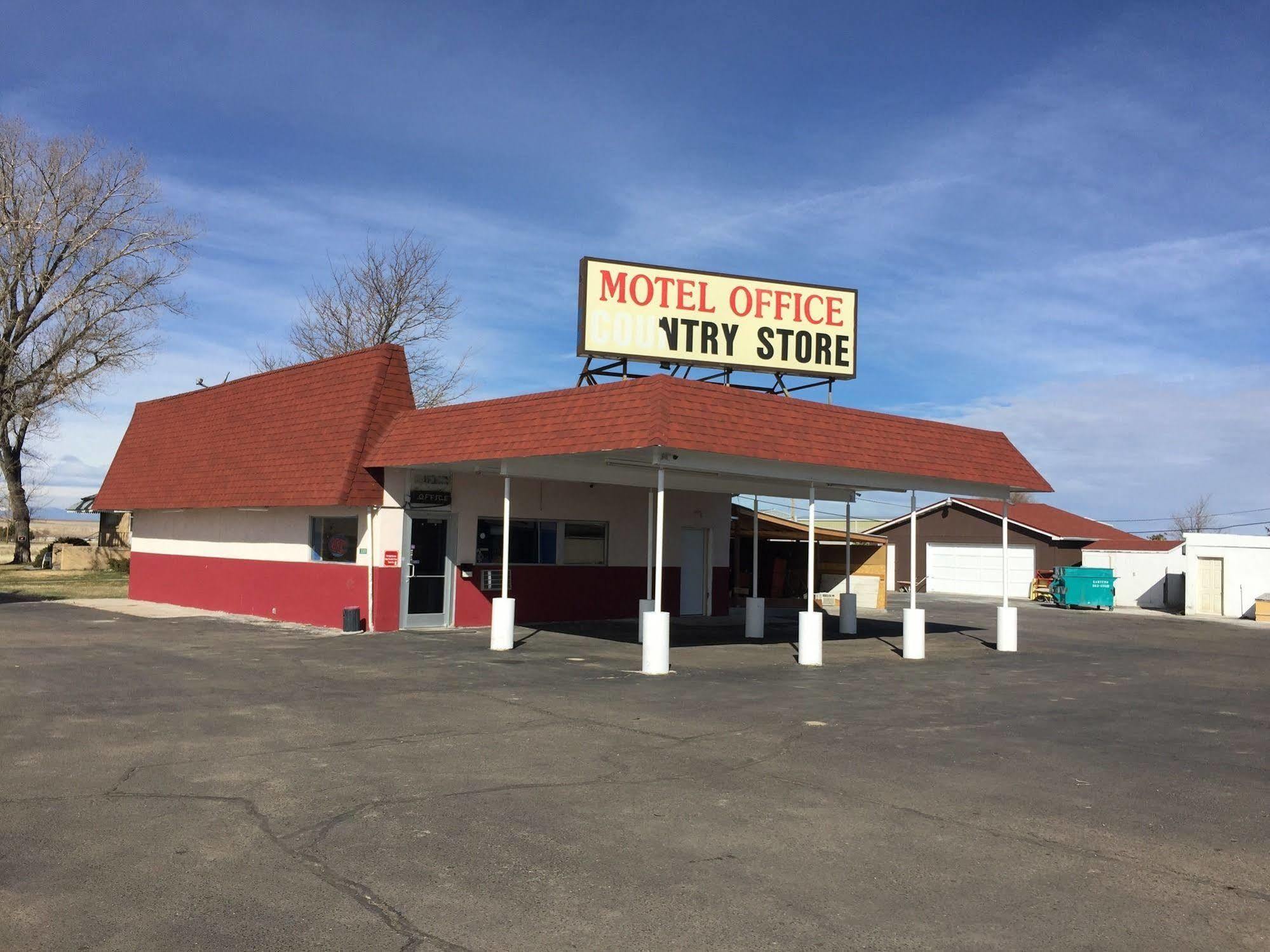 Country Manor Motel Watkins Bagian luar foto